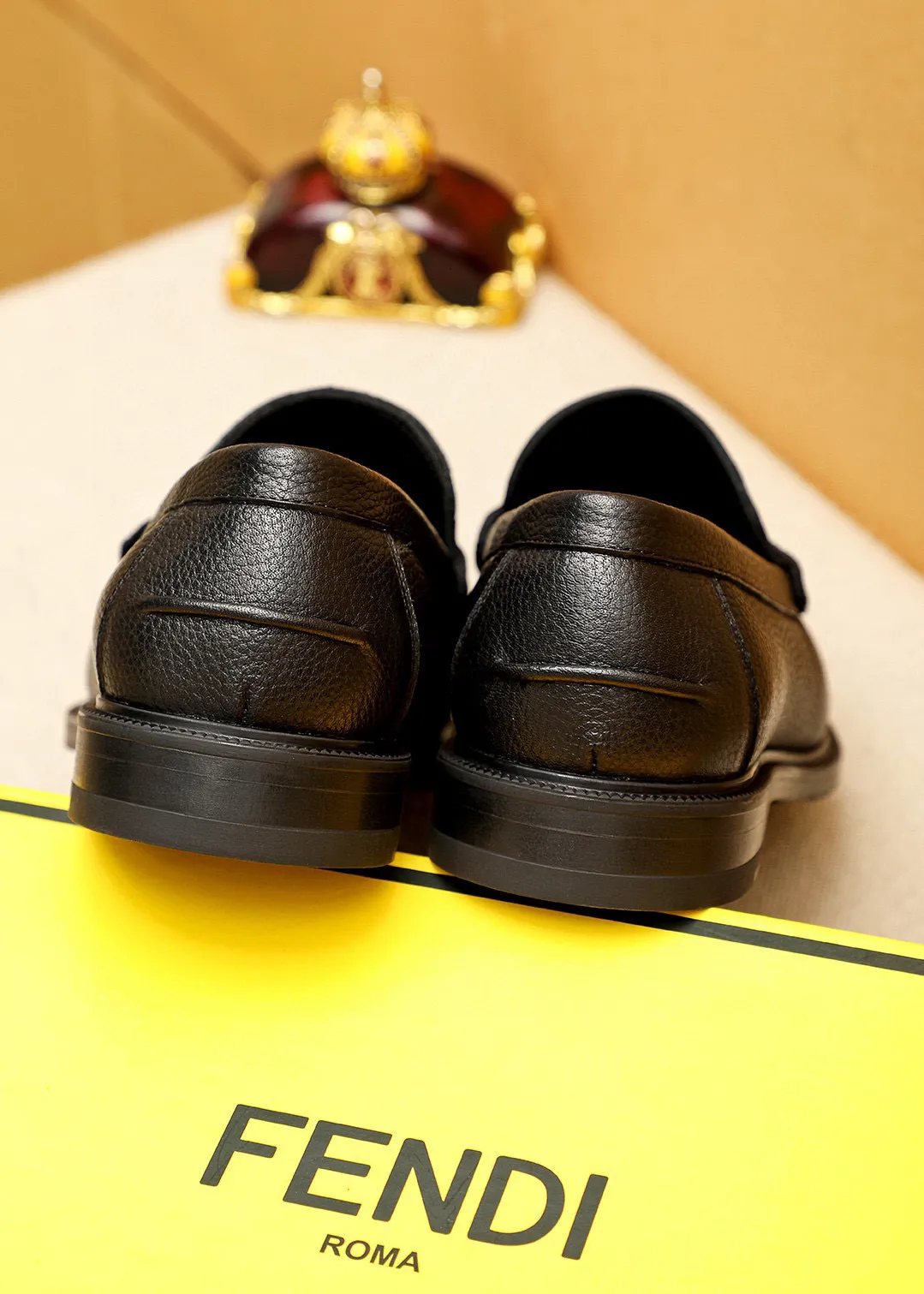 Men's shoes 💰460 💐 Product trademark: FENDI [Fendi] casual leather shoes Regular size: 38-44 (45🉑️customized) Product materials: Selected imported first-layer pebbled cowhide leather upper + luxury hardware buckle, imported cowhide lining. Strong three-dimensional visual effect, rubber outsole Color: 3⃣️colors available